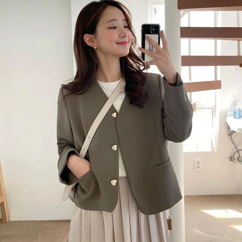 Vintage Chic Women Blazer Coat 2022 New Spring Autumn Brief Style V-neck Heart Button Loose Female Suit Jackets
Vintage Chic Women Blazer Coat 2022 New Spring Autumn Brief Style V-neck Heart Button Loose Female Suit Jackets