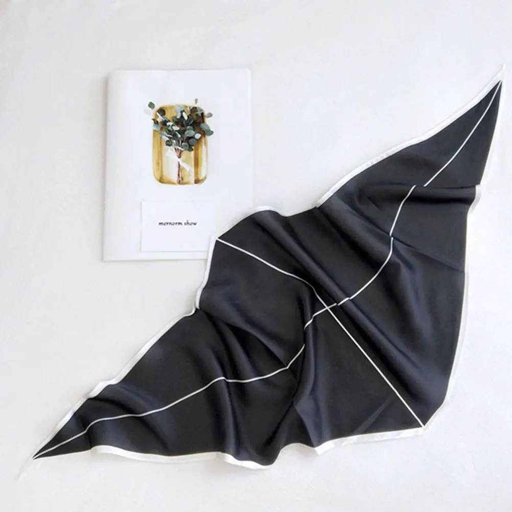 1Pcs Rhombus Small Silk Scarf Dots Print Lightweight Breathable Chiffon Fashion Women's Spring Warm Shawl for Travel Work
1Pcs Rhombus Small Silk Scarf Dots Print Lightweight Breathable Chiffon Fashion Women's Spring Warm Shawl for Travel Work