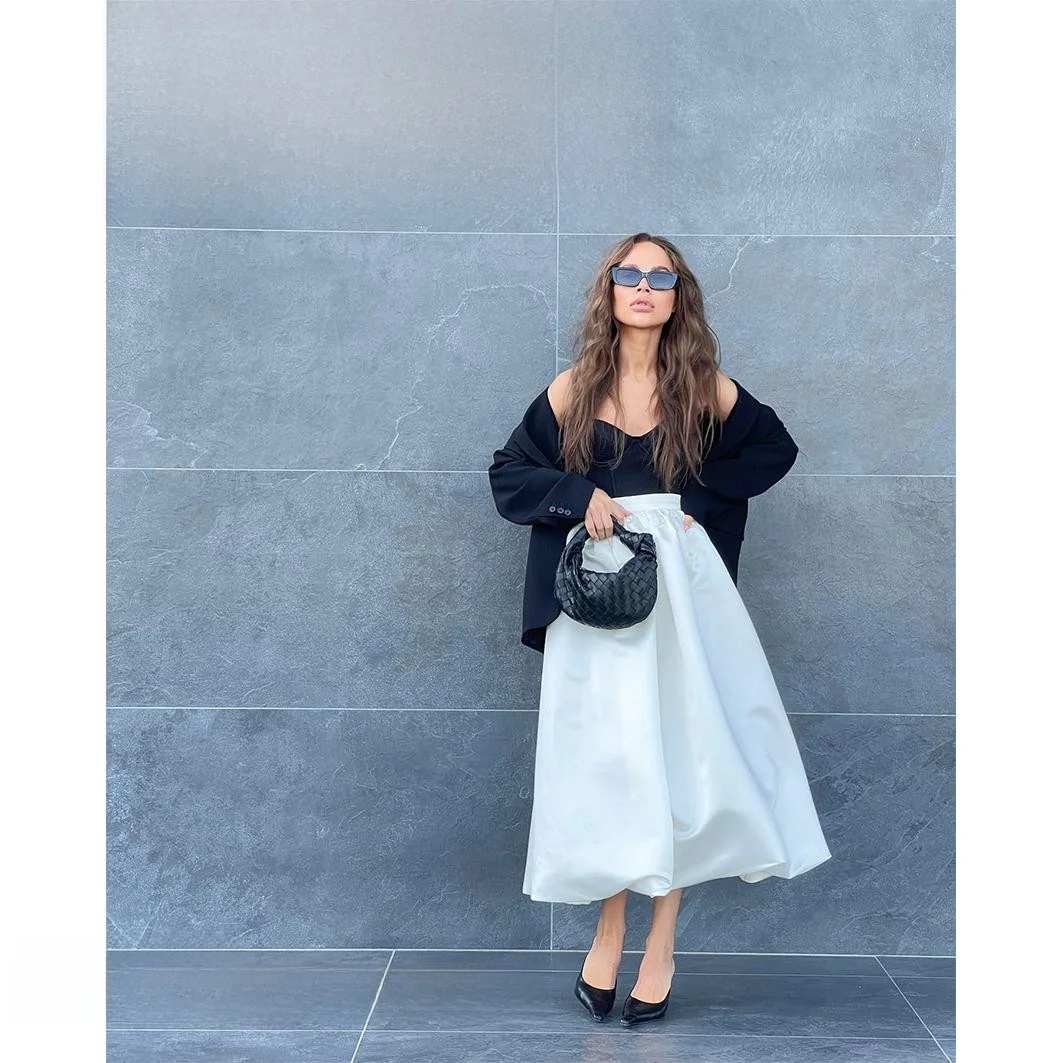 Elegant Highwaisted Satin Puff Skirt Versatile Midi Skirt Fashionable Spring Collection Women's Premium Fashion
Elegant Highwaisted Satin Puff Skirt Versatile Midi Skirt Fashionable Spring Collection Women's Premium Fashion