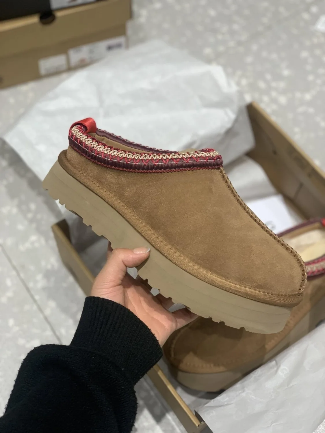 New designer Winter Women Suede Slippers Genuine Leather Tasman Fur Slippers Tazz Shoes Ultra Mini Low-top Warm Boot Short Plush
New designer Winter Women Suede Slippers Genuine Leather Tasman Fur Slippers Tazz Shoes Ultra Mini Low-top Warm Boot Short Plush