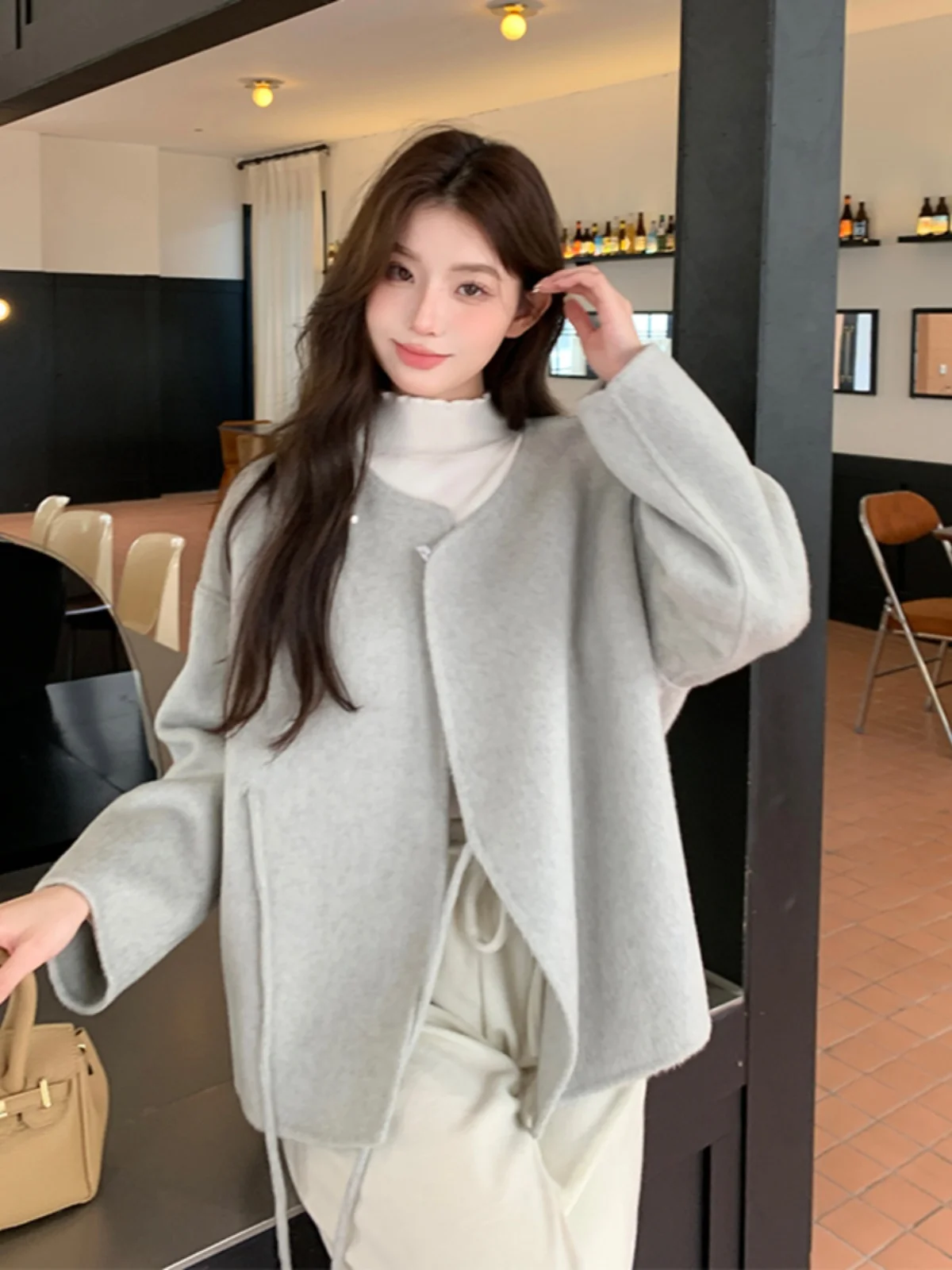 New Chinese Sle Double-Faced Camere ort Coat Women's Woolen Outerwear Korean Version round Ne Long Sve Straight Cut
New Chinese Sle Double-Faced Camere ort Coat Women's Woolen Outerwear Korean Version round Ne Long Sve Straight Cut