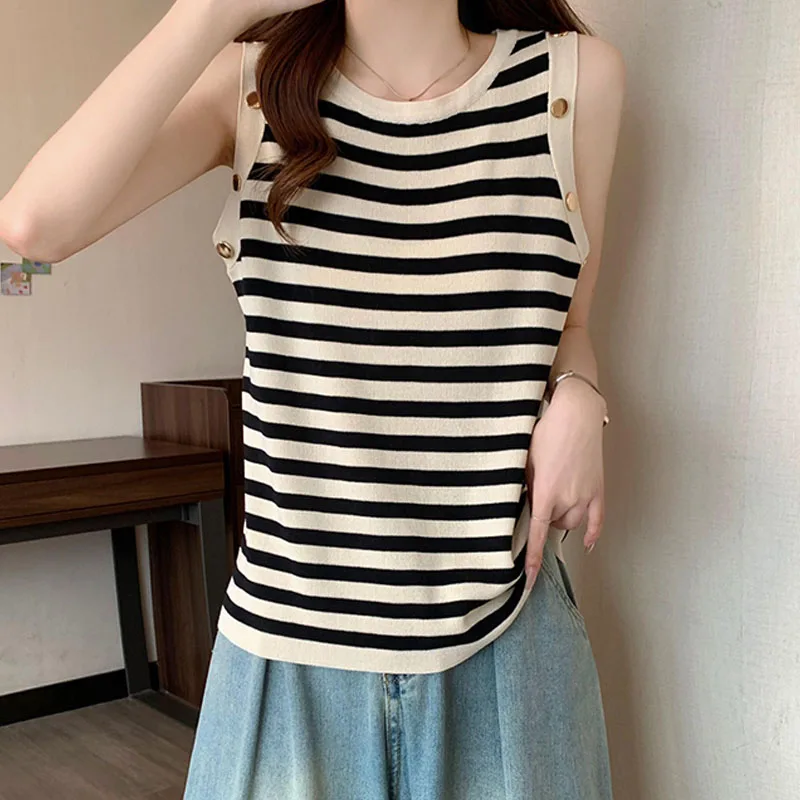Sueters De Mujer Striped Knitted Sweater Women Pullovers New Sleeveless O-Neck Knit Sweater Pullover Women Tops Knitwears Q2302
Sueters De Mujer Striped Knitted Sweater Women Pullovers New Sleeveless O-Neck Knit Sweater Pullover Women Tops Knitwears Q2302