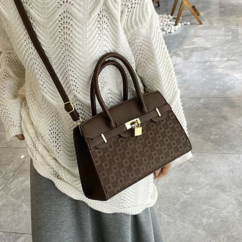 Classic Elegant Leather Messenger Bag For Ladies, Women Crossbody Shoulder Handbag, Popular Luxury Brand By Designer
Classic Elegant Leather Messenger Bag For Ladies, Women Crossbody Shoulder Handbag, Popular Luxury Brand By Designer