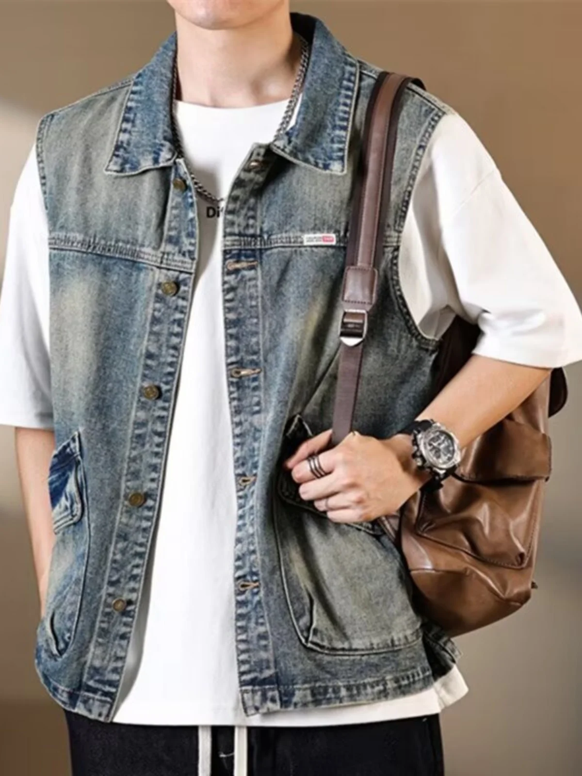 High-End Men's Denim Vest Trendy Brand Ins Spring New Svel Workwear Vest Hong Kong Sle Jaet Youth ular Stand Fit 
High-End Men's Denim Vest Trendy Brand Ins Spring New Svel Workwear Vest Hong Kong Sle Jaet Youth ular Stand Fit