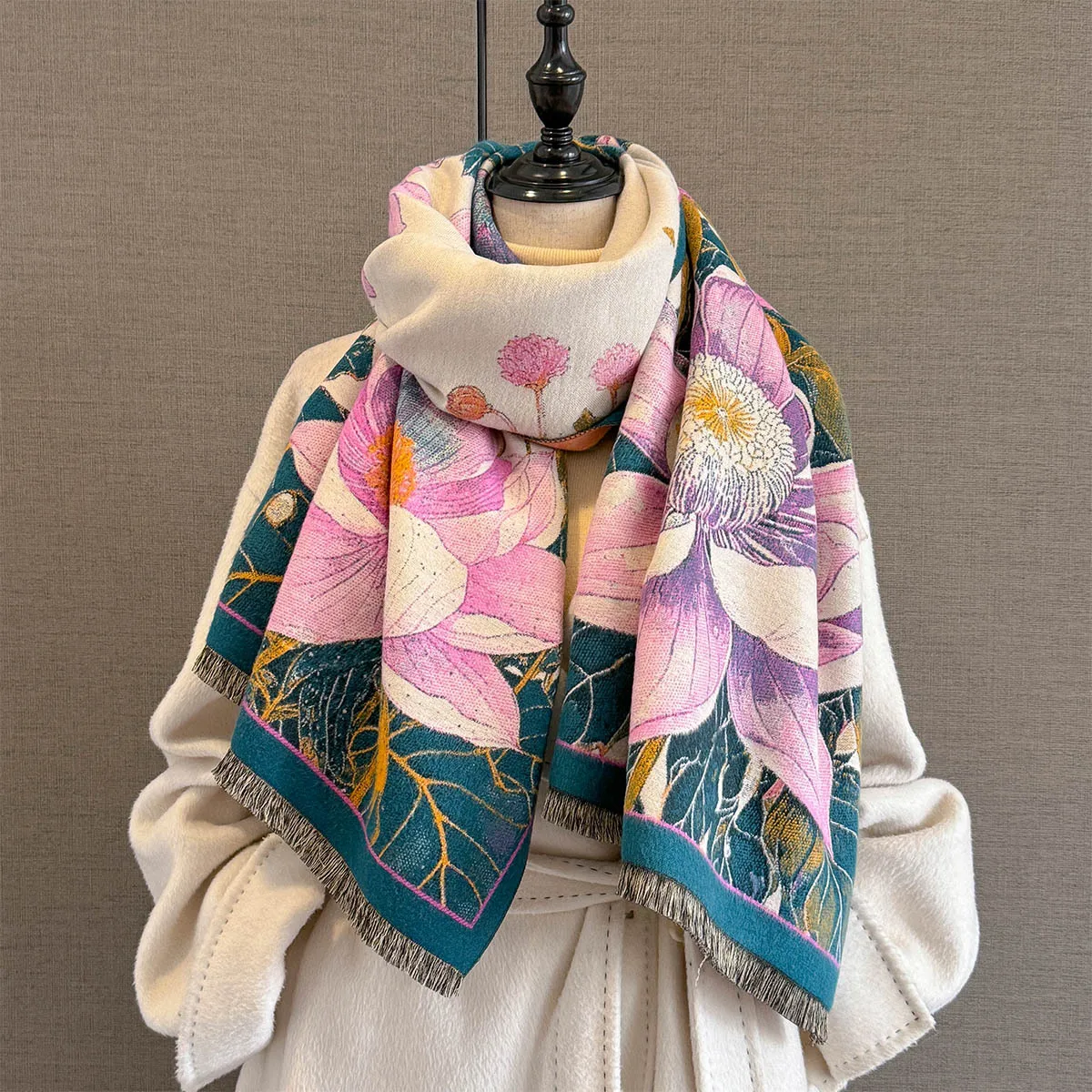 Роскошный ультрамягкий утолщенный женский шарф из искусственного кашемира, зимняя жаккардовая шаль с запахом, стильные узоры
Роскошный ультрамягкий утолщенный женский шарф из искусственного кашемира, зимняя жаккардовая шаль с запахом, стильные узоры