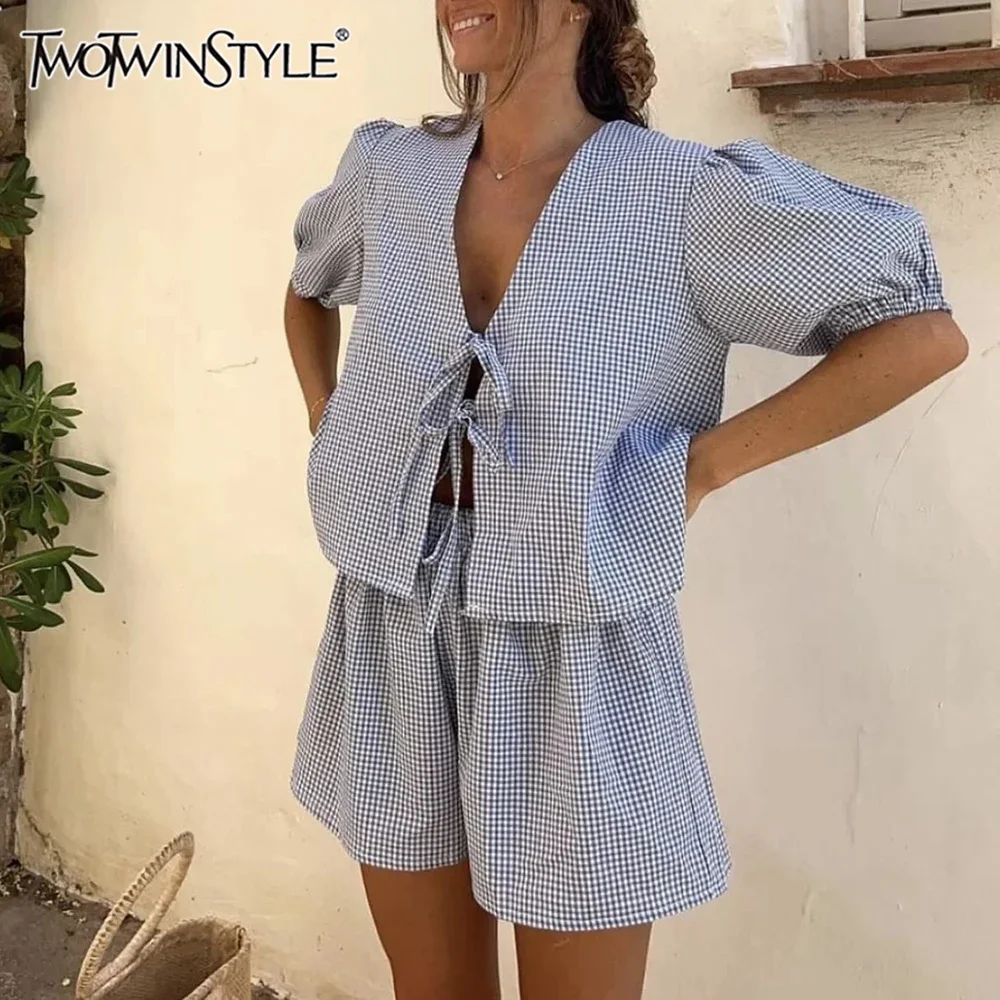 TWOTWINSTYLE Hit Color Check Two Piece Set for Women V Neck Short Sleeve Coat High Waist Shorts Set Female Fashion
TWOTWINSTYLE Hit Color Check Two Piece Set for Women V Neck Short Sleeve Coat High Waist Shorts Set Female Fashion