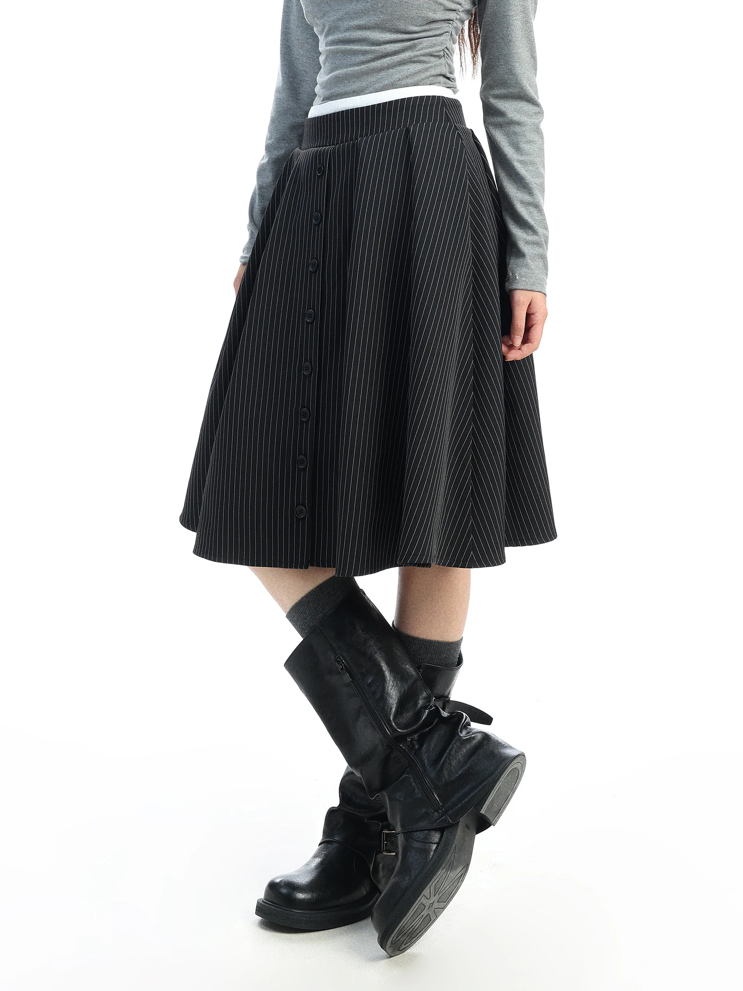 Black A-Line Midi Skirt with Stripe Design High Waist Women's College Style Half-length Skirt Non-stretch Fabric Button Detail
Black A-Line Midi Skirt with Stripe Design High Waist Women's College Style Half-length Skirt Non-stretch Fabric Button Detail
