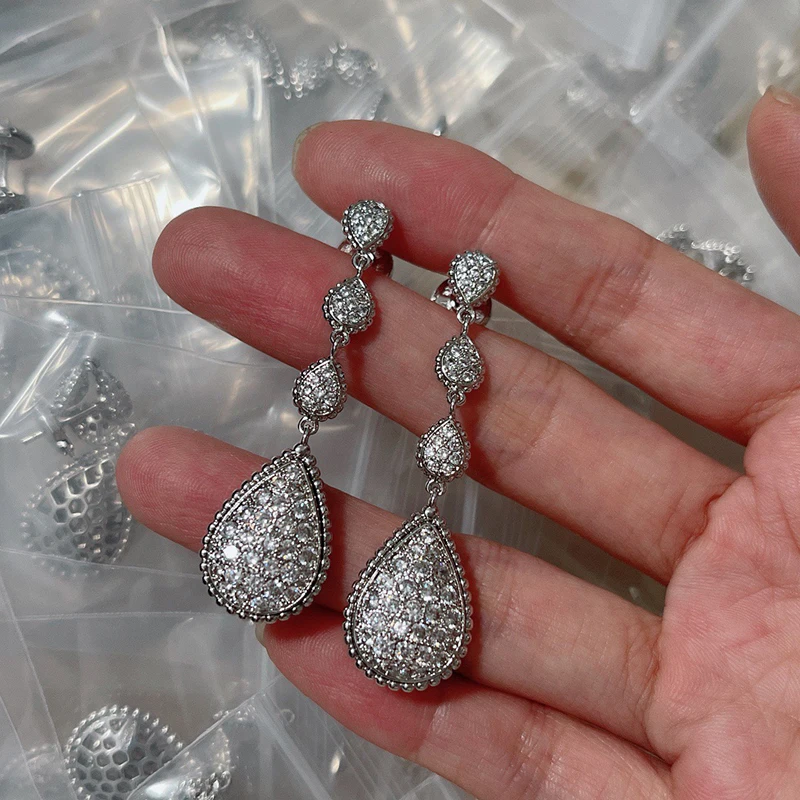 Hot Brand Pure 925 Sterling Silver Earrings Gold Color Water Drop Full Diamond Stud Earrings White Gold Pink Design Fine
Hot Brand Pure 925 Sterling Silver Earrings Gold Color Water Drop Full Diamond Stud Earrings White Gold Pink Design Fine