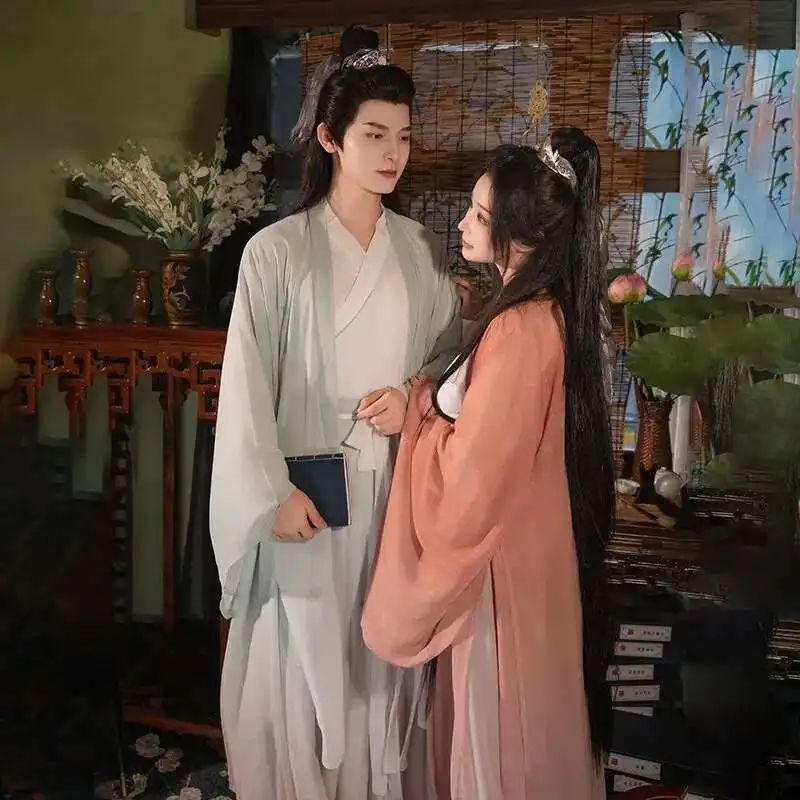 Hanfu Three Lives Lucky Couple Wei Jin Стиль с перекрестным воротником и принтом Древний костюм в китайском стиле Весенне-летний и осенний комплект
Hanfu Three Lives Lucky Couple Wei Jin Стиль с перекрестным воротником и принтом Древний костюм в китайском стиле Весенне-летний и осенний комплект
