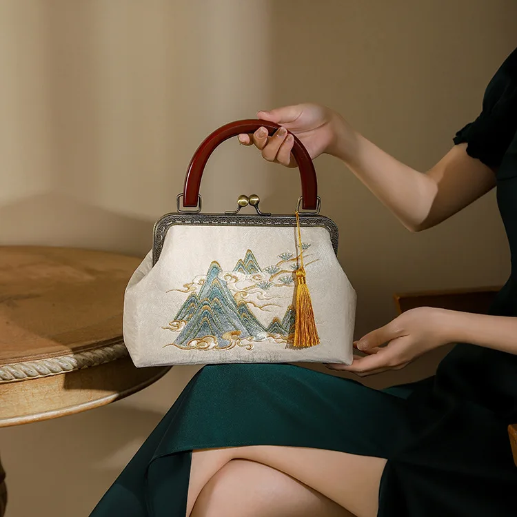 Chinese Style Embroidered Tassel Bag Antique Style Banquet Handbag Mother's Day Gift Wooden Handle Embroidered Small Square Bag
Chinese Style Embroidered Tassel Bag Antique Style Banquet Handbag Mother's Day Gift Wooden Handle Embroidered Small Square Bag