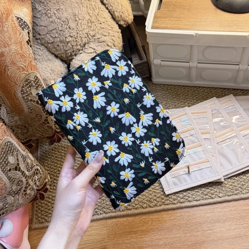 Embroidered Daisy Jewelry Organizer Book - Portable Velvet Case for Rings Earrings Necklaces, Anti-Tarnish Travel Storage Binder
Embroidered Daisy Jewelry Organizer Book - Portable Velvet Case for Rings Earrings Necklaces, Anti-Tarnish Travel Storage Binder
