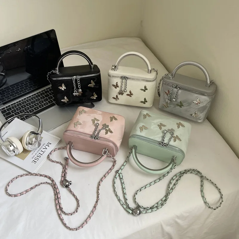 Стеганая женская сумка через плечо 2025 года, маленькая квадратная сумочка в стиле ретро, многофункциональная сумка через плечо с внутренним карманом для выходных и путешествий
Стеганая женская сумка через плечо 2025 года, маленькая квадратная сумочка в стиле ретро, многофункциональная сумка через плечо с внутренним карманом для выходных и путешествий 