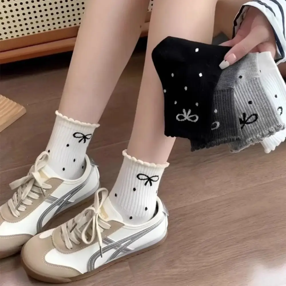 Fashion Cute Dot Socks Sweat Absorption Spring and Autumn Mid Tube Socks Casual Breathable Ruffle Dot Socking for Women
Fashion Cute Dot Socks Sweat Absorption Spring and Autumn Mid Tube Socks Casual Breathable Ruffle Dot Socking for Women