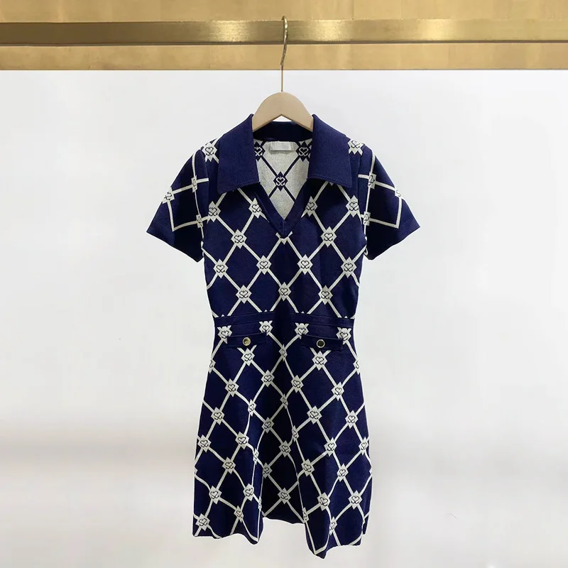 Spring OL Commute Style Double S Logo Waist-Cinching Diamond Grid Dress A-Line Short Skirt Collar Shirt Dress
Spring OL Commute Style Double S Logo Waist-Cinching Diamond Grid Dress A-Line Short Skirt Collar Shirt Dress