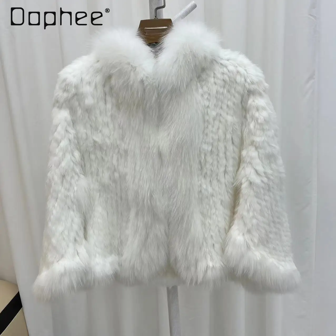 Светская мода Тканое пальто из натурального кроличьего меха для женщин Осень и зима Новые высококачественные шубы с меховой шалью Свободное короткое пальто из лисьего меха
Светская мода Тканое пальто из натурального кроличьего меха для женщин Осень и зима Новые высококачественные шубы с меховой шалью Свободное короткое пальто из лисьего меха