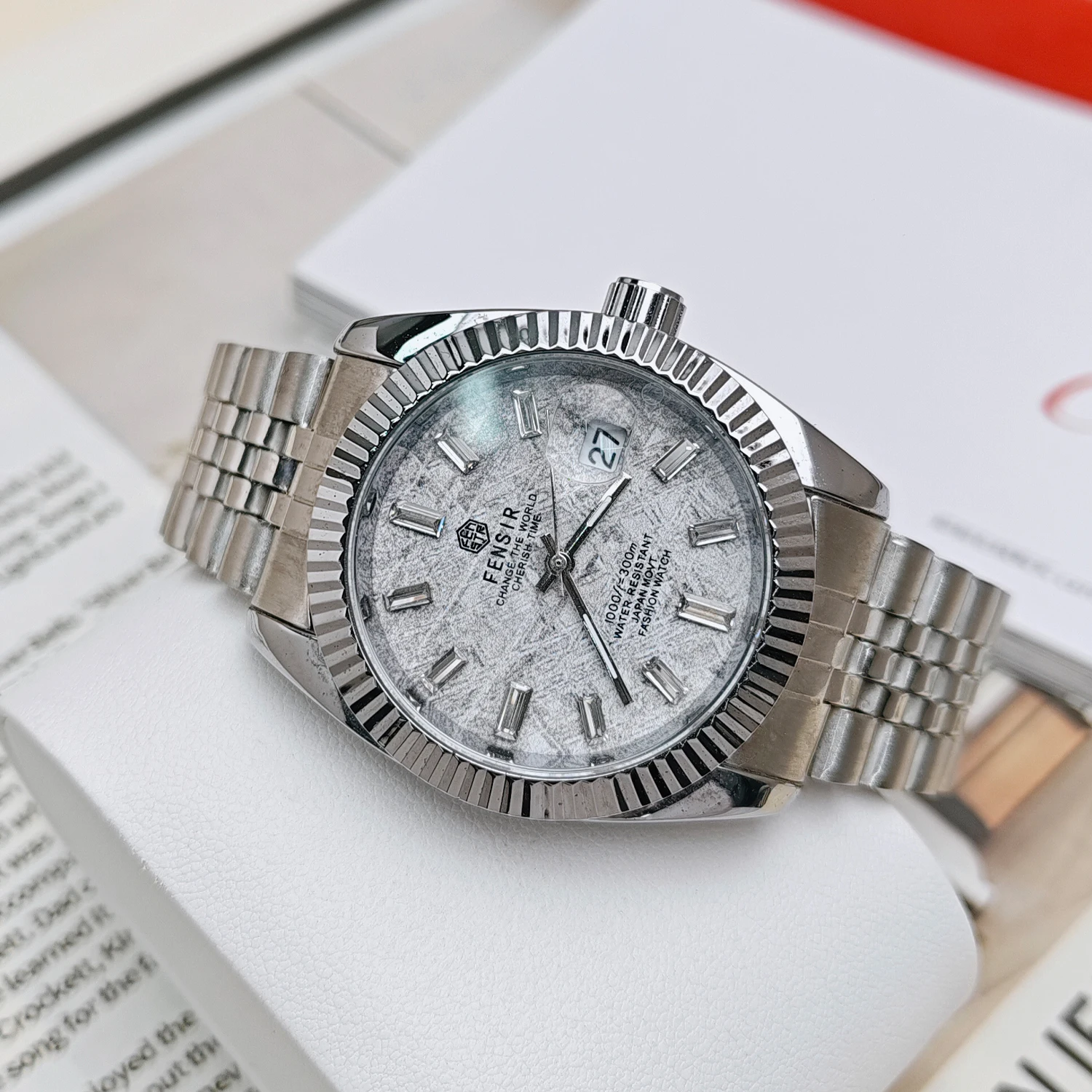 Высококлассные роскошные, стильные и легкие мужские кварцевые часы, серия дневника в европейском и американском стиле с метеоритным циферблатом, водонепроницаемый календарь, стальной ремешок, модные повседневные универсальные часы для мужчин, подходят для
Высококлассные роскошные, стильные и легкие мужские кварцевые часы, серия дневника в европейском и американском стиле с метеоритным циферблатом, водонепроницаемый календарь, стальной ремешок, модные повседневные универсальные часы для мужчин, подходят для