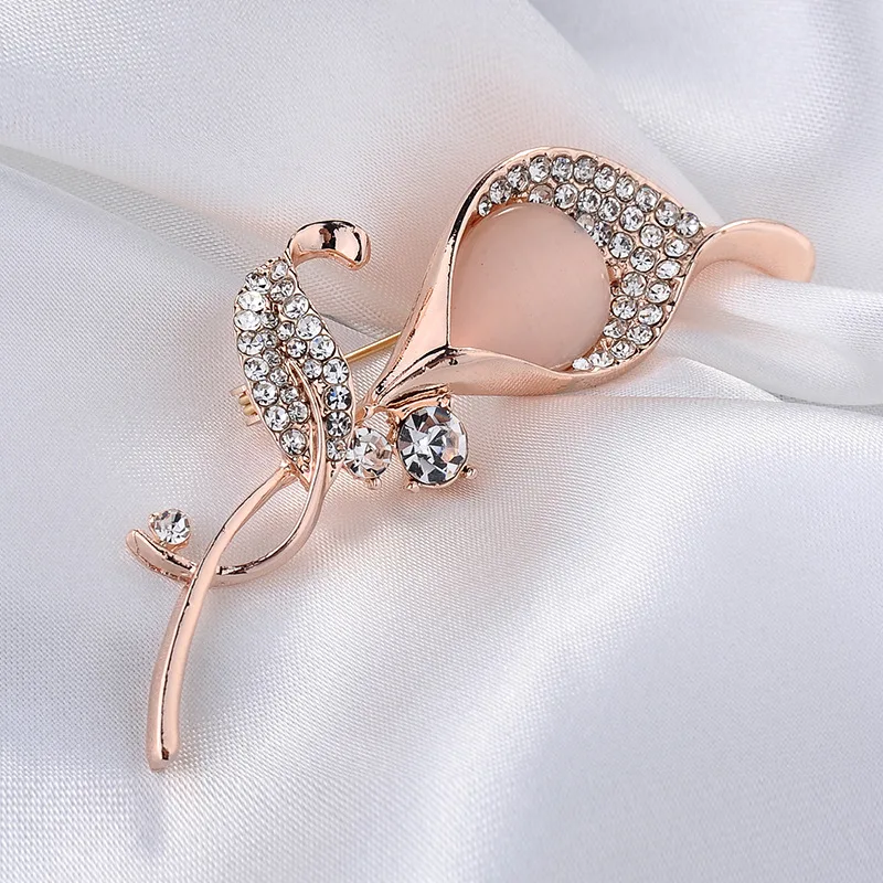 Luxury Crystal Brooch Exquisite Wedding Bridal Clothes Jewelry Lily Corsage Calla Lily Pins Classic Floral Brooches Accessories
Luxury Crystal Brooch Exquisite Wedding Bridal Clothes Jewelry Lily Corsage Calla Lily Pins Classic Floral Brooches Accessories