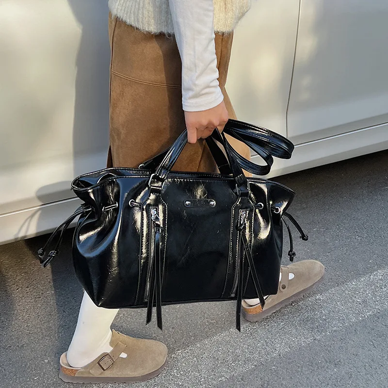 Fashion Women Handbags big capacity luxury design PU Leather Female Shoulder Bag Commuting Office Totes Ladies Hand bag
Fashion Women Handbags big capacity luxury design PU Leather Female Shoulder Bag Commuting Office Totes Ladies Hand bag