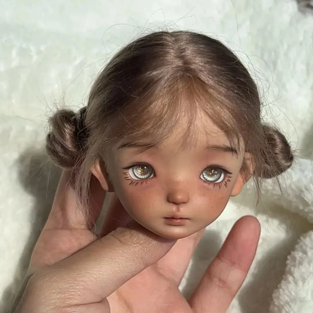 Новая голова для куклы BJD SD в масштабе 1/6, модель 2025 года, Jale Doudou, красивая девушка, высококачественная полимерная игрушка - только голова.
Новая голова для куклы BJD SD в масштабе 1/6, модель 2025 года, Jale Doudou, красивая девушка, высококачественная полимерная игрушка - только голова.