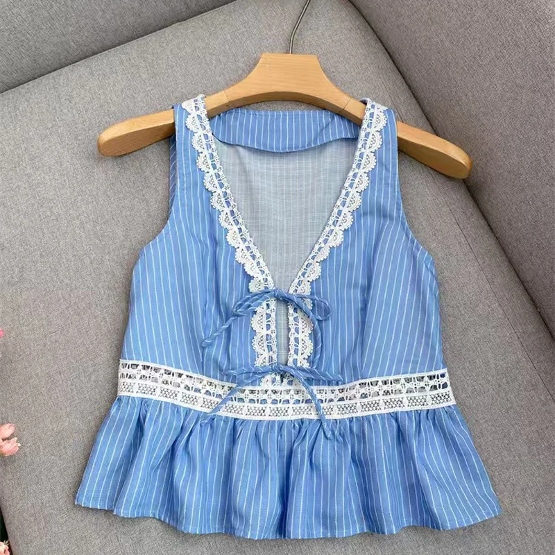 2025 Summer New Women's Blue Striped Suit Lace Hollow V-Neck Sleeveless Top or Elastic Waist Shorts Suit Women
2025 Summer New Women's Blue Striped Suit Lace Hollow V-Neck Sleeveless Top or Elastic Waist Shorts Suit Women