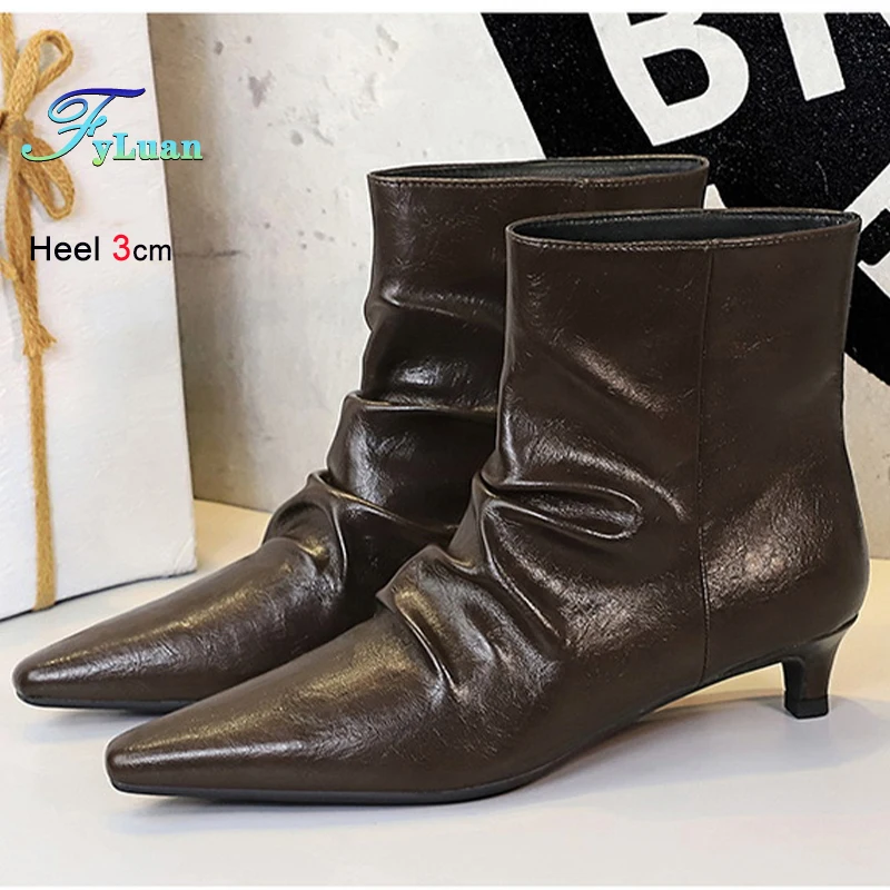 Осень-зима 2026, темно-коричневые женские ботильоны, плиссированные ботинки на шпильке, нескользящие женские полусапожки из мягкой кожи с острым носком
Осень-зима 2026, темно-коричневые женские ботильоны, плиссированные ботинки на шпильке, нескользящие женские полусапожки из мягкой кожи с острым носком