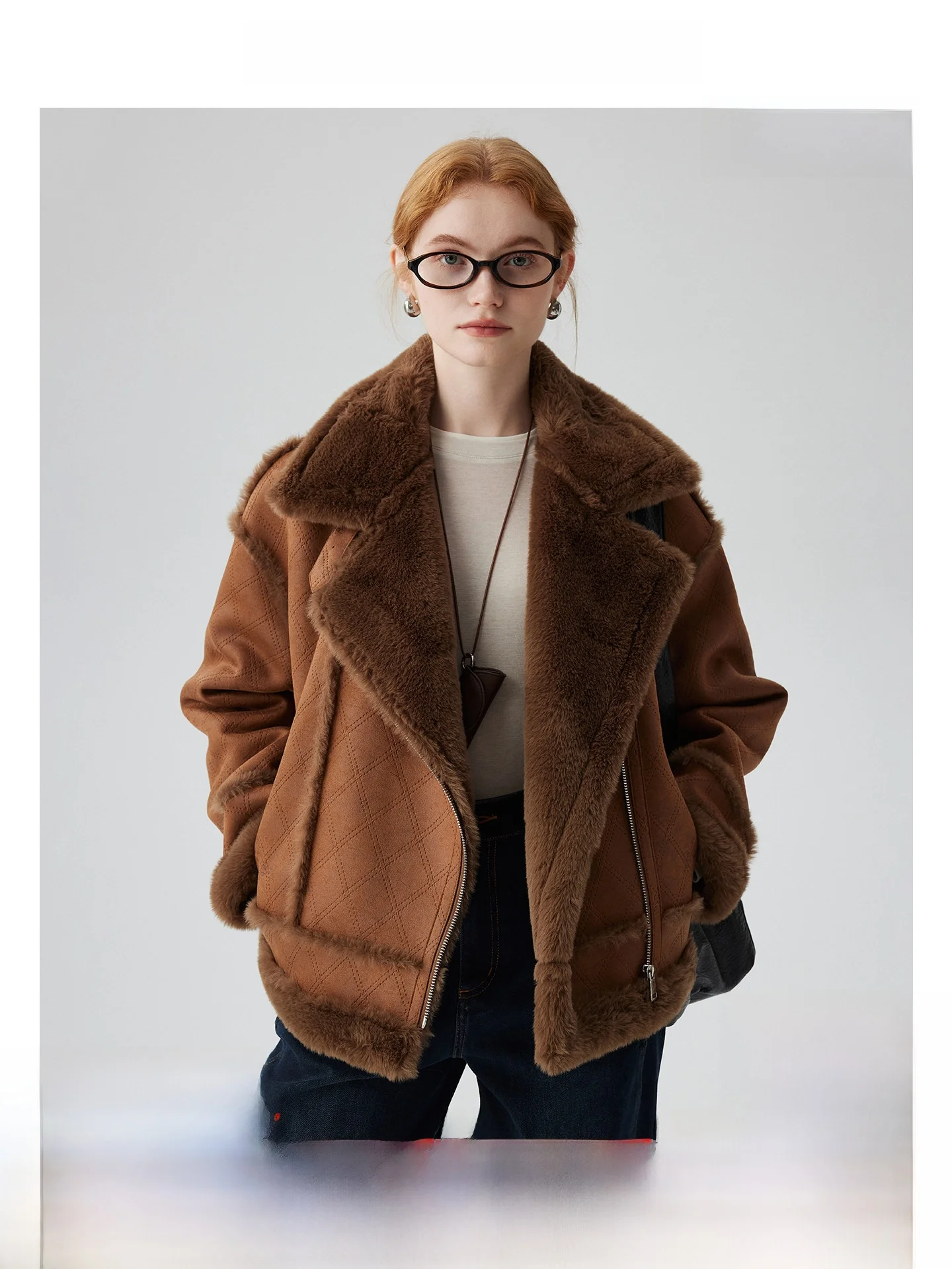 Женский кожаный жилет Ele ort Coat Jaet в стиле байкерский, с асимметричным подолом, на молнии, с подкладкой из золотистого норкового вельвета
Женский кожаный жилет Ele ort Coat Jaet в стиле байкерский, с асимметричным подолом, на молнии, с подкладкой из золотистого норкового вельвета