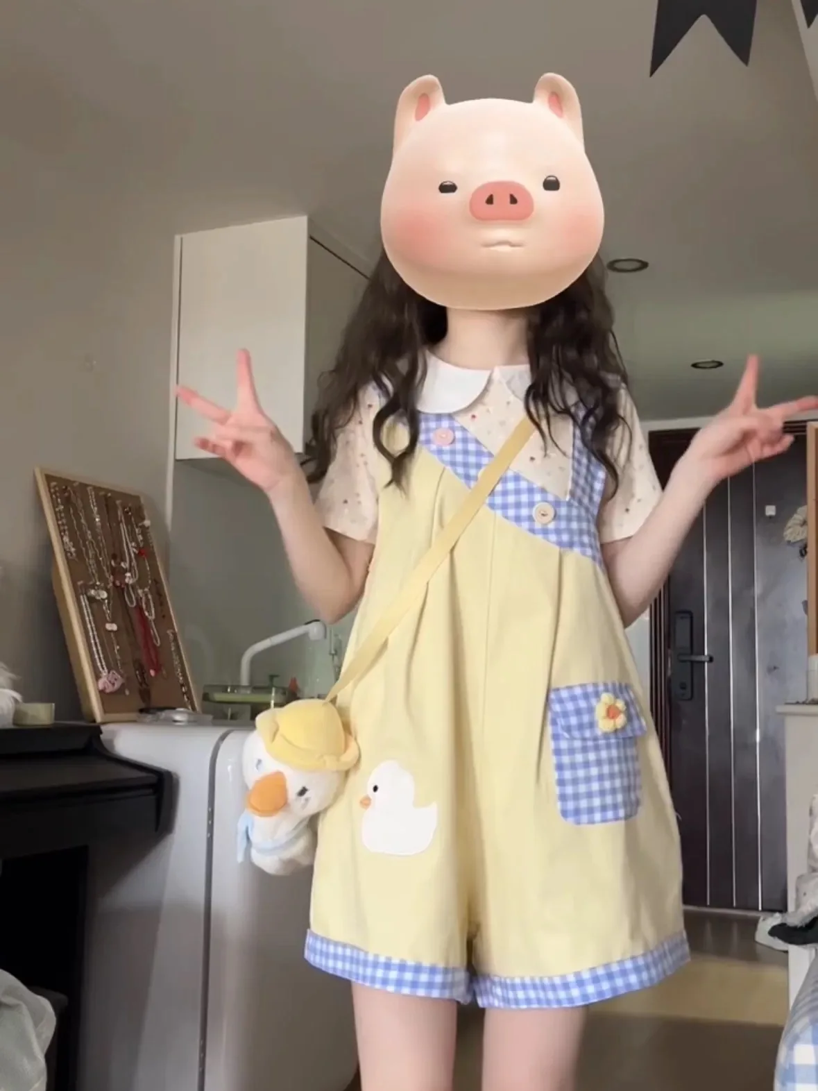 Cute Dopaamine Outfit Set Short Sleeve T-Shirt And Shorts Two-Piece Set for Girls Sweet Girl Summer Fashion Casual Style
Cute Dopaamine Outfit Set Short Sleeve T-Shirt And Shorts Two-Piece Set for Girls Sweet Girl Summer Fashion Casual Style