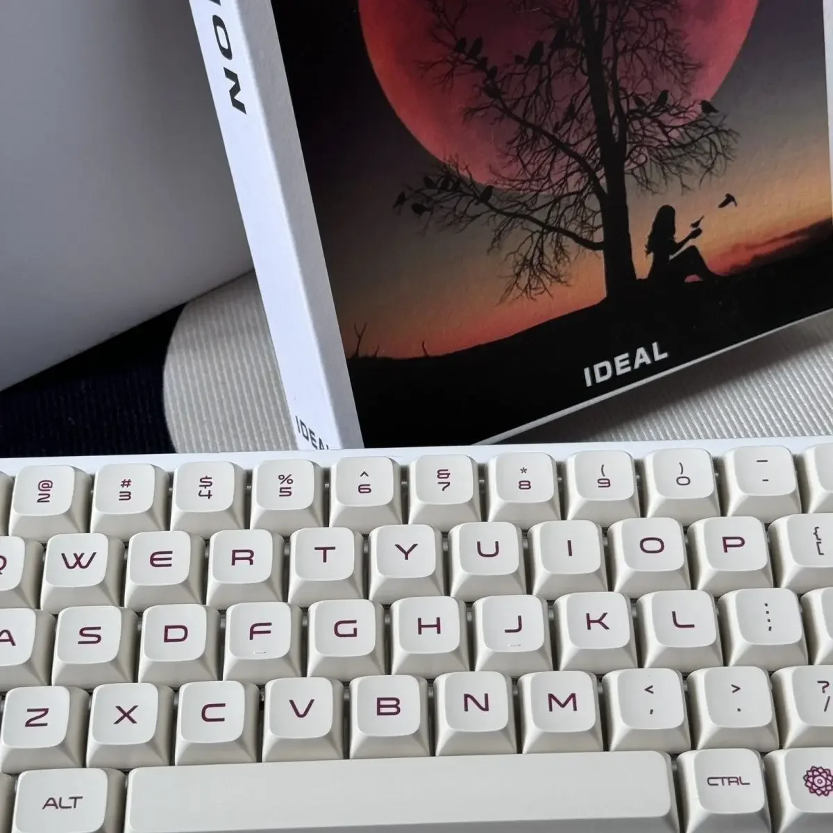 Milk purple keycap XDA height small full set of PBT material sublimation process 61.64.84.87
Milk purple keycap XDA height small full set of PBT material sublimation process 61.64.84.87