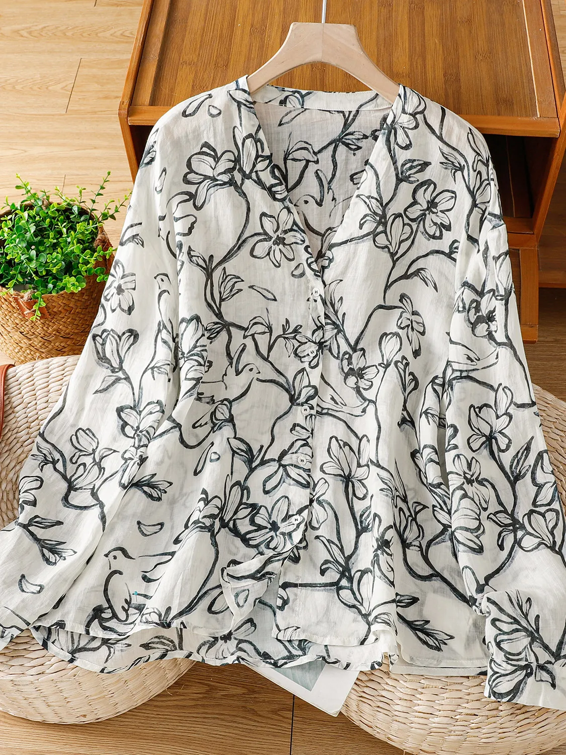 Casual Style Long Sleeve V-Neck Printed Open Cardigan Loose Fit Base Layer Top Versatile Print Design Breathable Skin-Friendly
Casual Style Long Sleeve V-Neck Printed Open Cardigan Loose Fit Base Layer Top Versatile Print Design Breathable Skin-Friendly