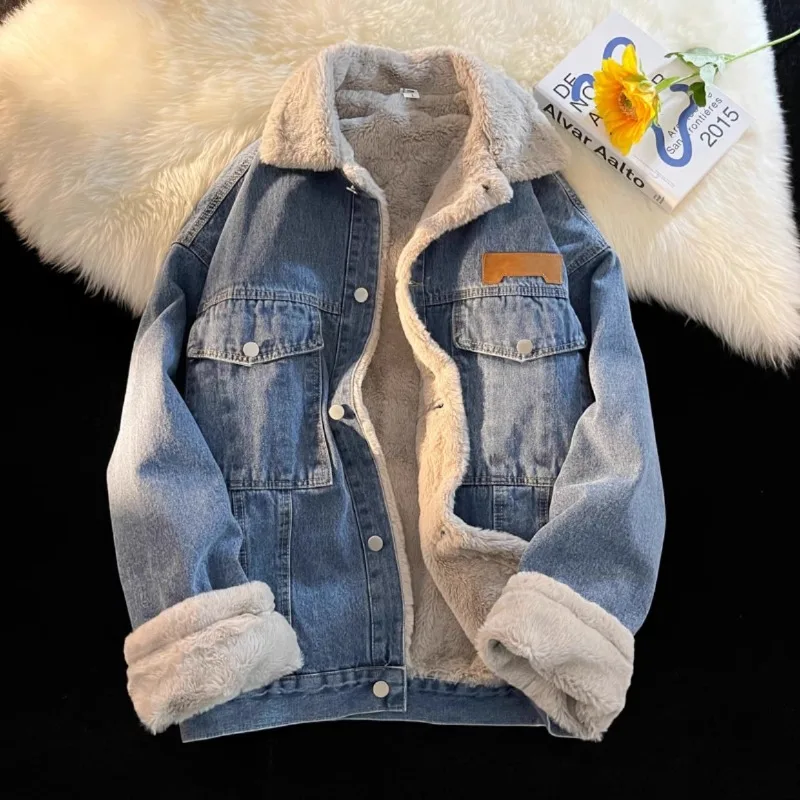 Winter Japanese Style Fleece-lined Thickened Denim Jacket Men's Trendy Brand Casual Lapel Unique Fit Lamb Wool Warm Cotton Coat
Winter Japanese Style Fleece-lined Thickened Denim Jacket Men's Trendy Brand Casual Lapel Unique Fit Lamb Wool Warm Cotton Coat