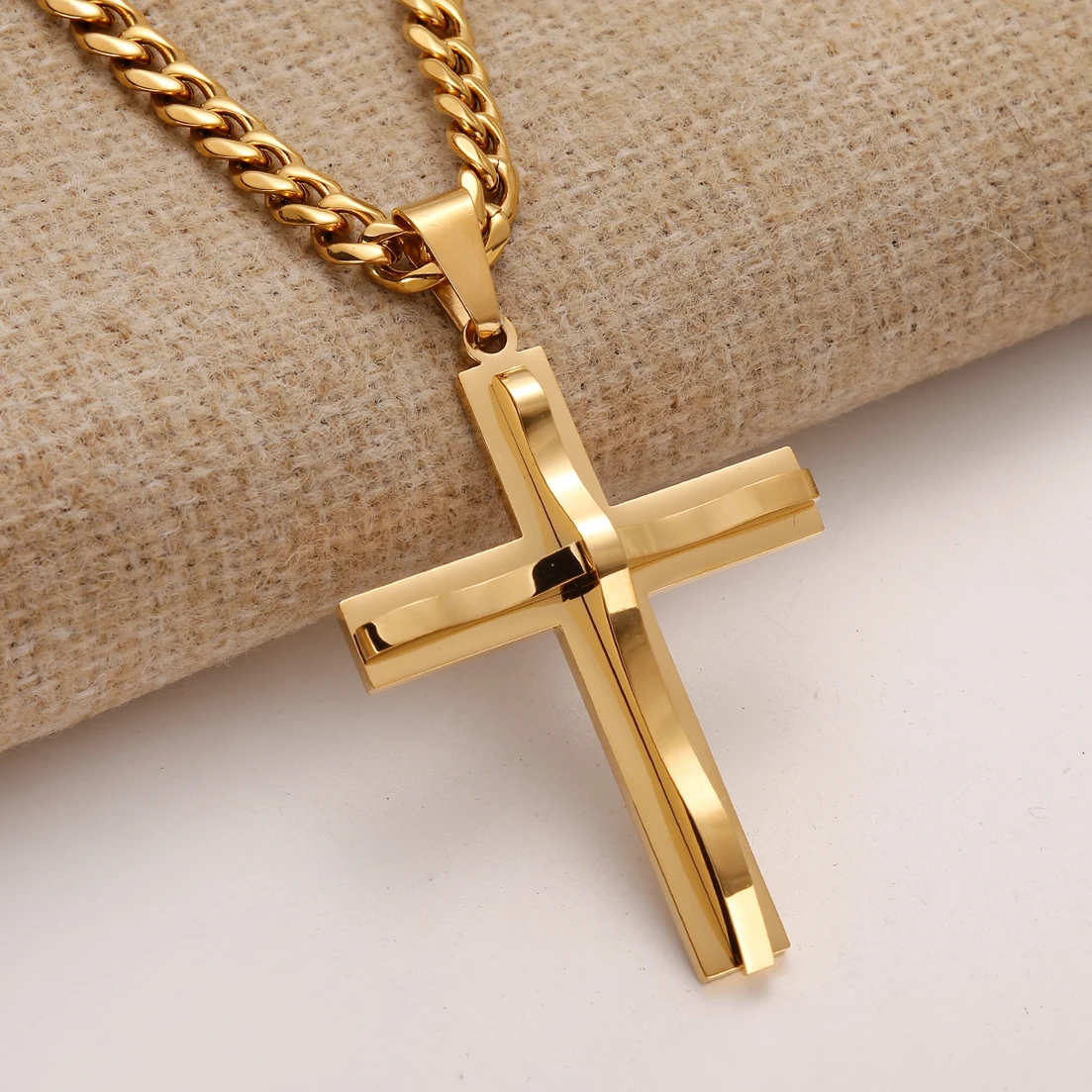 Men's Silver Tone/Gold Tone/Black Tone Stainless Steel Cross Pendant Necklace Cuban Link Chain 18"-36" 
Men's Silver Tone/Gold Tone/Black Tone Stainless Steel Cross Pendant Necklace Cuban Link Chain 18"-36"