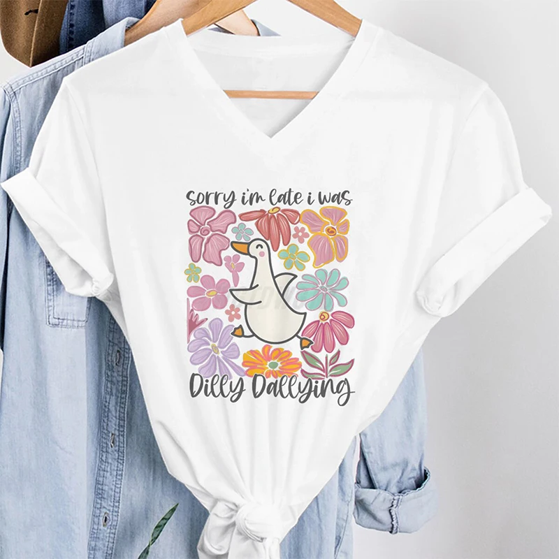 Cute Goose Sorry I'm Late I Was Dilly Dallying Print T-Shirts For Women Short Sleeve Funny V-Neck Tee Shirt Casual Summer Tops
Cute Goose Sorry I'm Late I Was Dilly Dallying Print T-Shirts For Women Short Sleeve Funny V-Neck Tee Shirt Casual Summer Tops