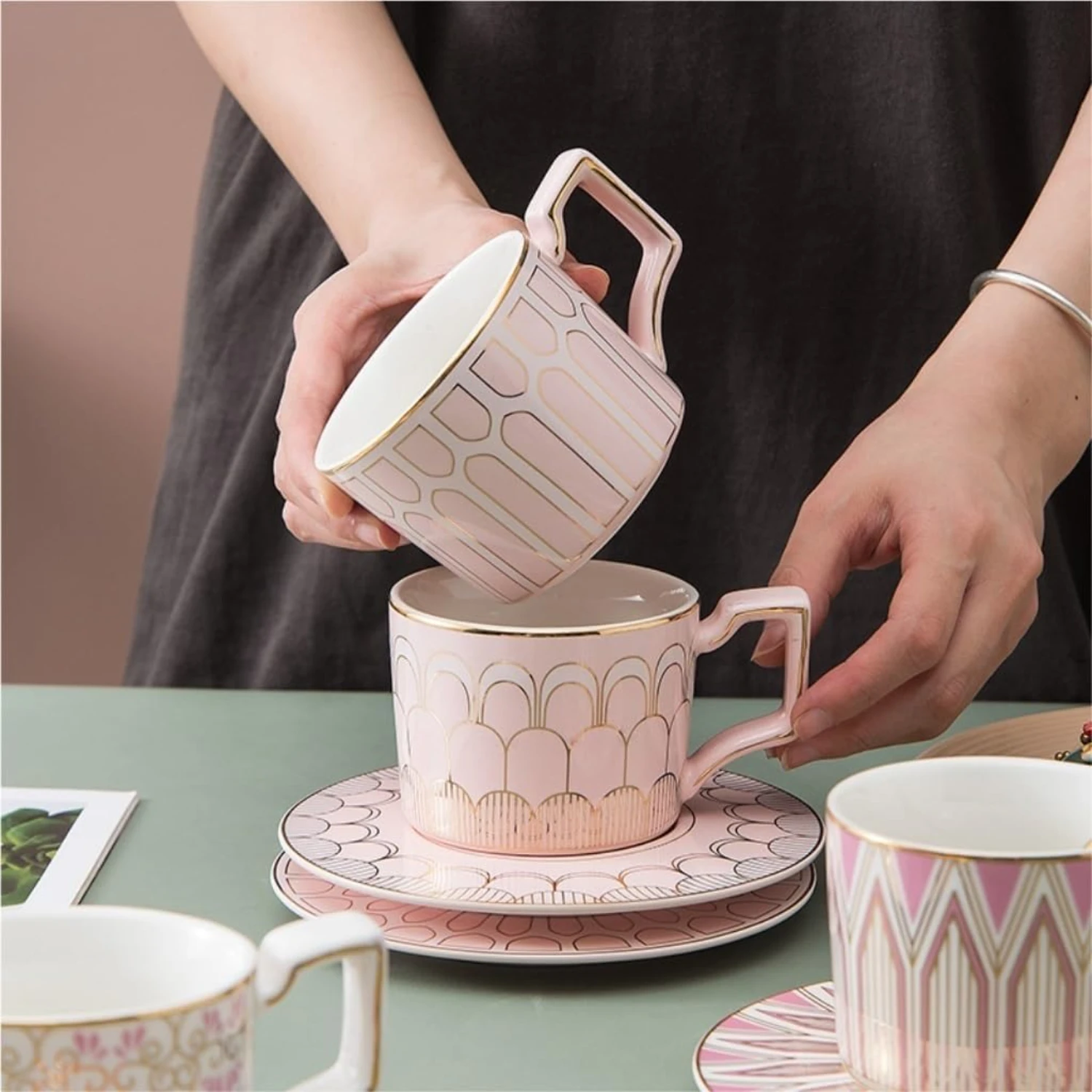 Luxurious Premium British Ceramic Coffee Mug Set - Classy and Elegant Light Luxury Coffee Mugs for an Exquisite Home or Office E
Luxurious Premium British Ceramic Coffee Mug Set - Classy and Elegant Light Luxury Coffee Mugs for an Exquisite Home or Office E