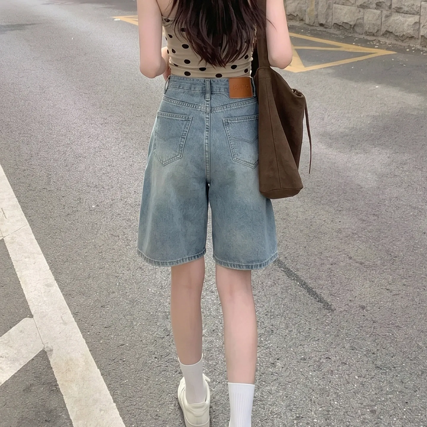 American Retro Loose Fit High Waist Straight Leg Jeans Shorts Women's Summer New Design Versatile Slimming Straight Tube Pants
American Retro Loose Fit High Waist Straight Leg Jeans Shorts Women's Summer New Design Versatile Slimming Straight Tube Pants
