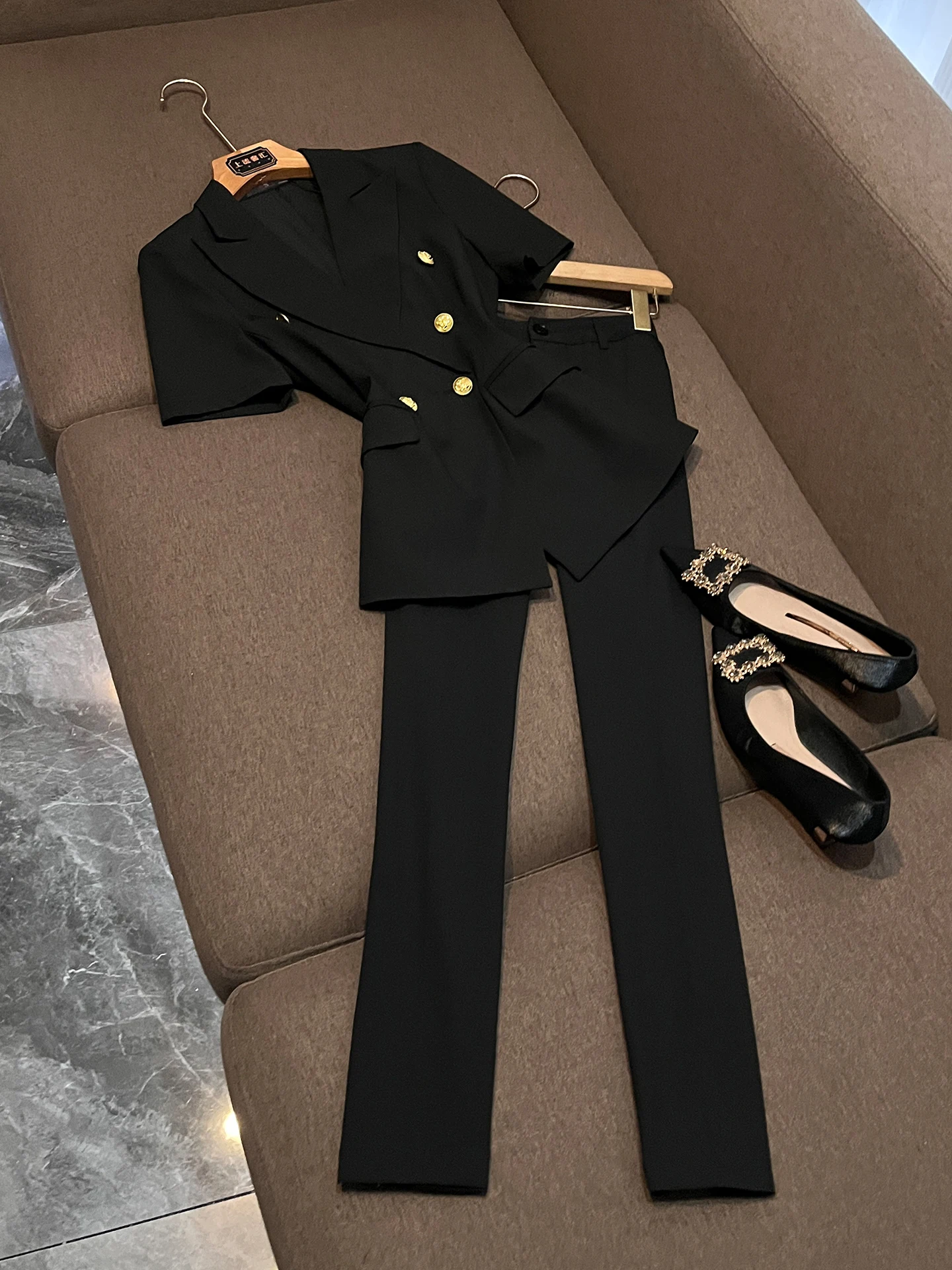 Business Commute Suit Set Women's Short Sleeve Double Button High-End Feel Two-Piece Set P369 Summer 2026 Black Workwear
Business Commute Suit Set Women's Short Sleeve Double Button High-End Feel Two-Piece Set P369 Summer 2026 Black Workwear