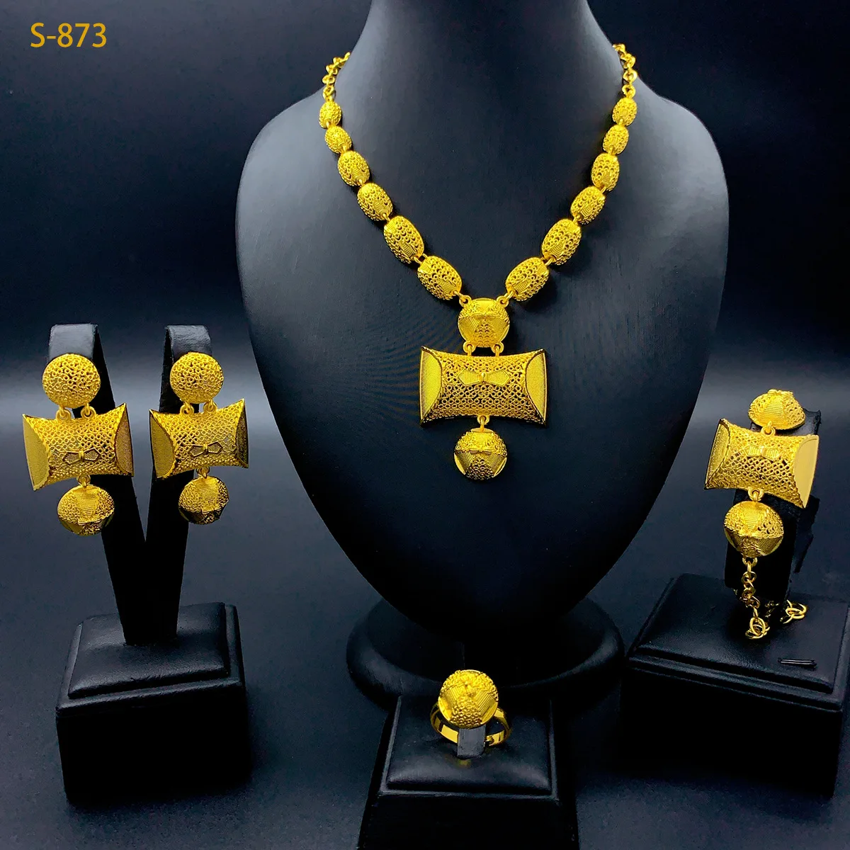 Irregular Diamond-Studded 4-Piece Set Wedding Women 24K Gold AU999 - Bridal exclusive, sparkling diamonds
Irregular Diamond-Studded 4-Piece Set Wedding Women 24K Gold AU999 - Bridal exclusive, sparkling diamonds
