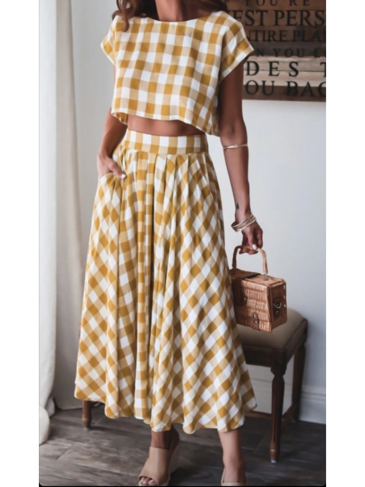 Women Plaid Short Sleeve Crop Top And High Waist Midi Skirt Outfit For Summer Casual And Vacation Occasion
Women Plaid Short Sleeve Crop Top And High Waist Midi Skirt Outfit For Summer Casual And Vacation Occasion