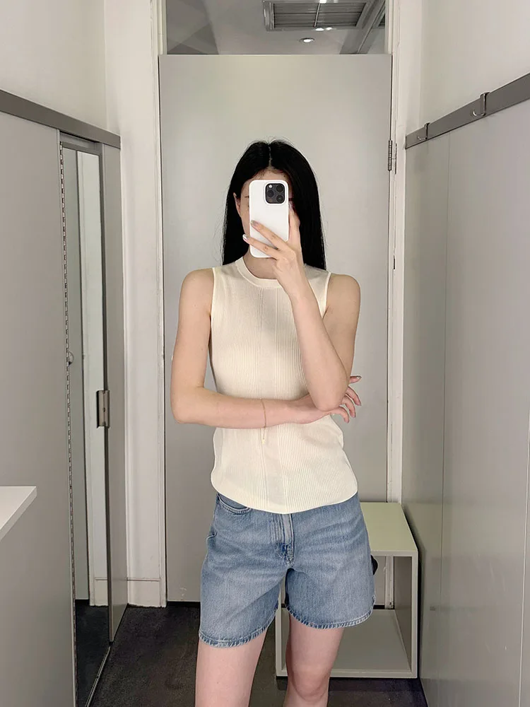 Minimalist Cosniu Style Women's Casual Knitted Vest round Neck Sleeveless Slimming Versatile Top Commute Fashion Fitted Tank Top
Minimalist Cosniu Style Women's Casual Knitted Vest round Neck Sleeveless Slimming Versatile Top Commute Fashion Fitted Tank Top