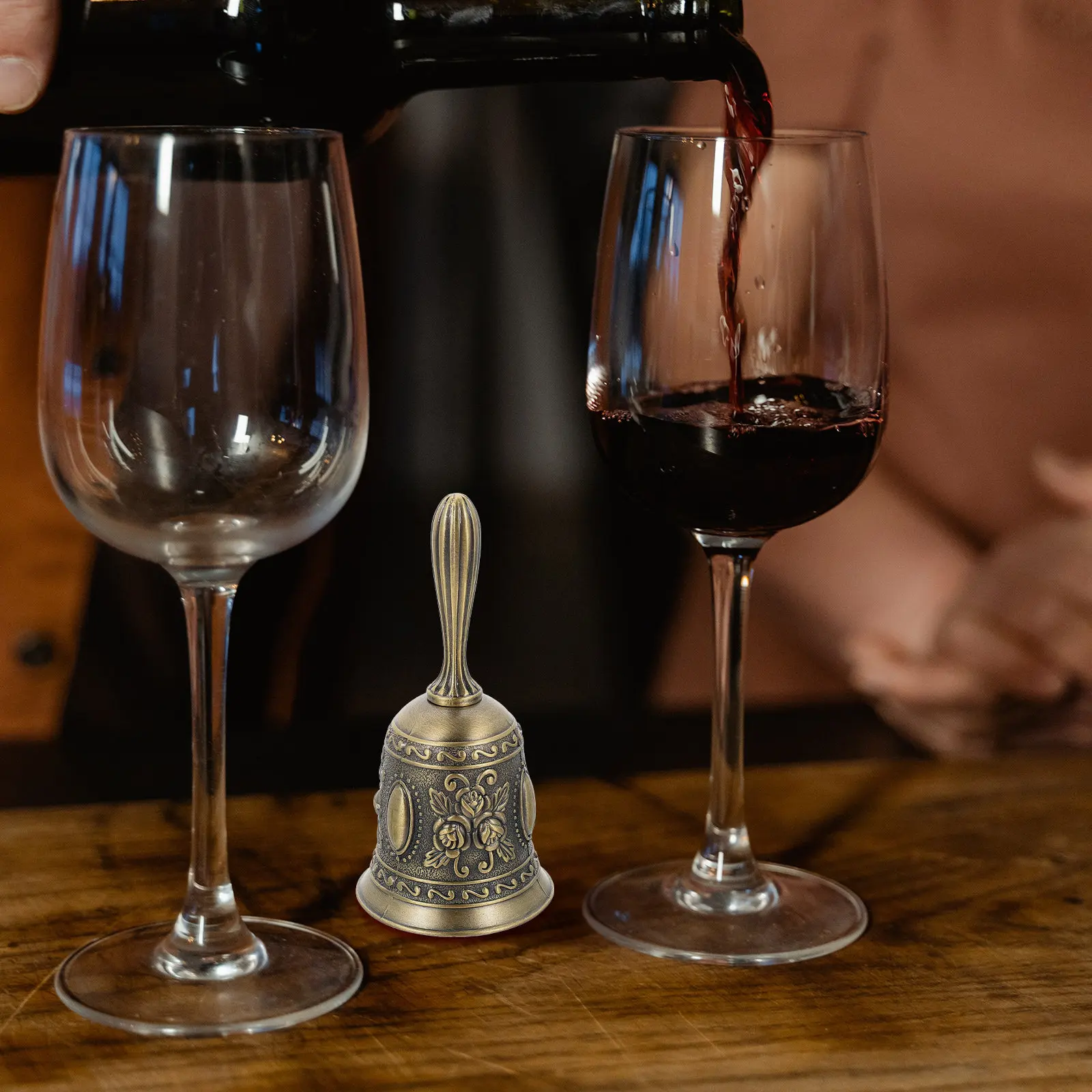 Metal Hand Bell Classic Vintage Call Bell for Restaurant Bar Hotel Desktop Clear Sound Decoration Dining Table Bell,jingle Bells
Metal Hand Bell Classic Vintage Call Bell for Restaurant Bar Hotel Desktop Clear Sound Decoration Dining Table Bell,jingle Bells