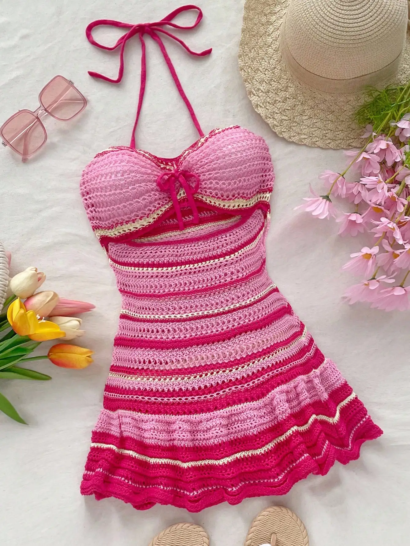 Розовое полосатое платье-халтер с рюшами, связанное крючком - для отпуска и вечеринок
Розовое полосатое платье-халтер с рюшами, связанное крючком - для отпуска и вечеринок