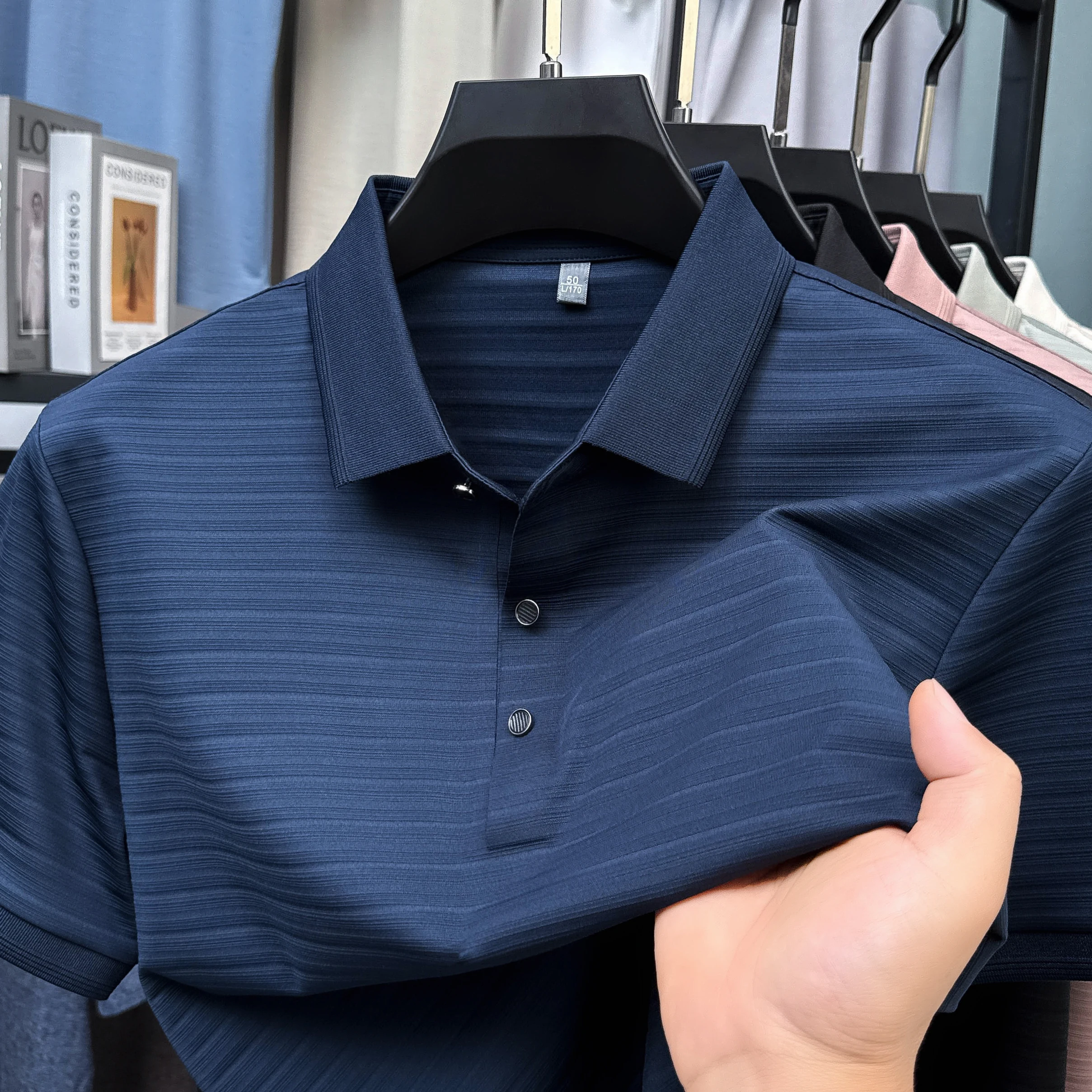 Высококачественная мужская рубашка поло в полоску из ледяного шелка, летняя тонкая мужская рубашка с лацканами без железа, модная деловая повседневная и универсальная
Высококачественная мужская рубашка поло в полоску из ледяного шелка, летняя тонкая мужская рубашка с лацканами без железа, модная деловая повседневная и универсальная