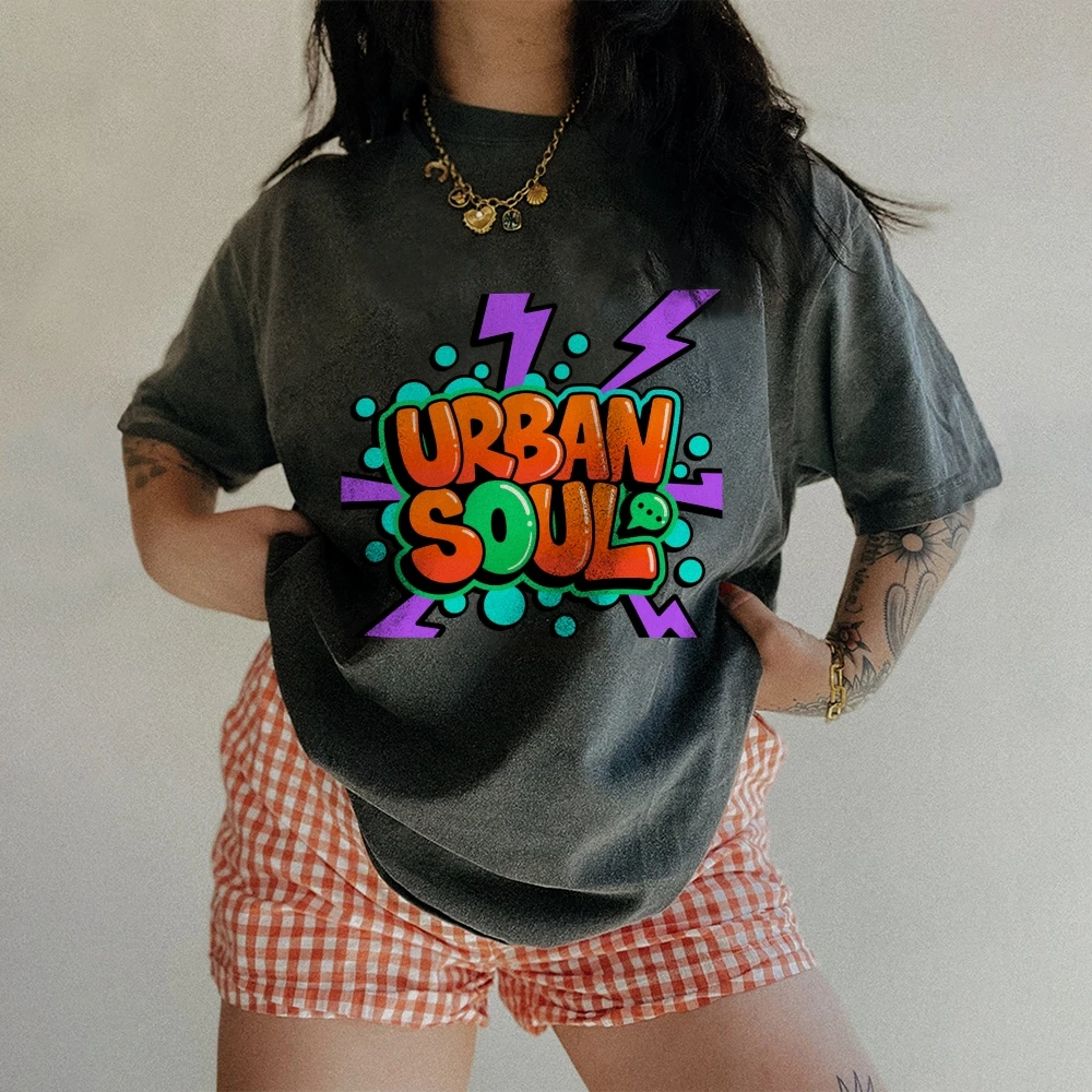 Винтажная стираная футболка с граффити Urban Soul, уличная футболка в стиле ретро с яркими буквами и молниями
Винтажная стираная футболка с граффити Urban Soul, уличная футболка в стиле ретро с яркими буквами и молниями