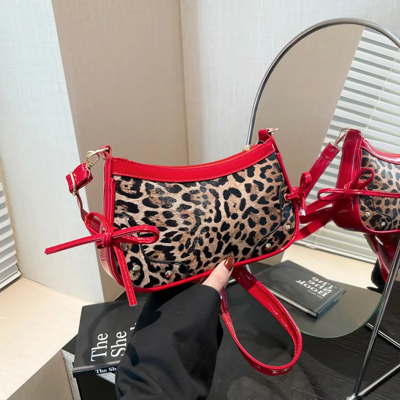 Women's Splicing Leopard Pattern Retro Bow Crossbody Bag New Trendy Fashion PU Leather Single Shoulder Underarm Small Square Bag
Women's Splicing Leopard Pattern Retro Bow Crossbody Bag New Trendy Fashion PU Leather Single Shoulder Underarm Small Square Bag