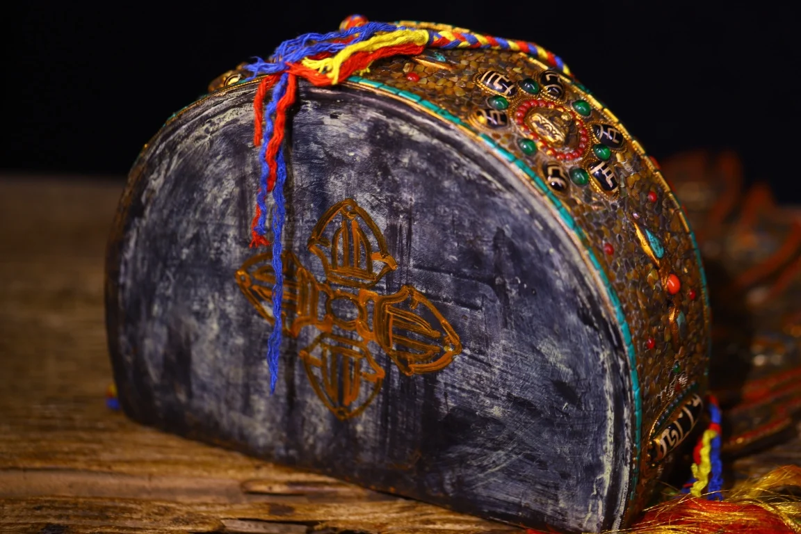 Old Tiantie Mosaic Gem gZi Beads Mahakala Head Cross Vajra Backlight Buddhist Niche Worship Hall
Old Tiantie Mosaic Gem gZi Beads Mahakala Head Cross Vajra Backlight Buddhist Niche Worship Hall