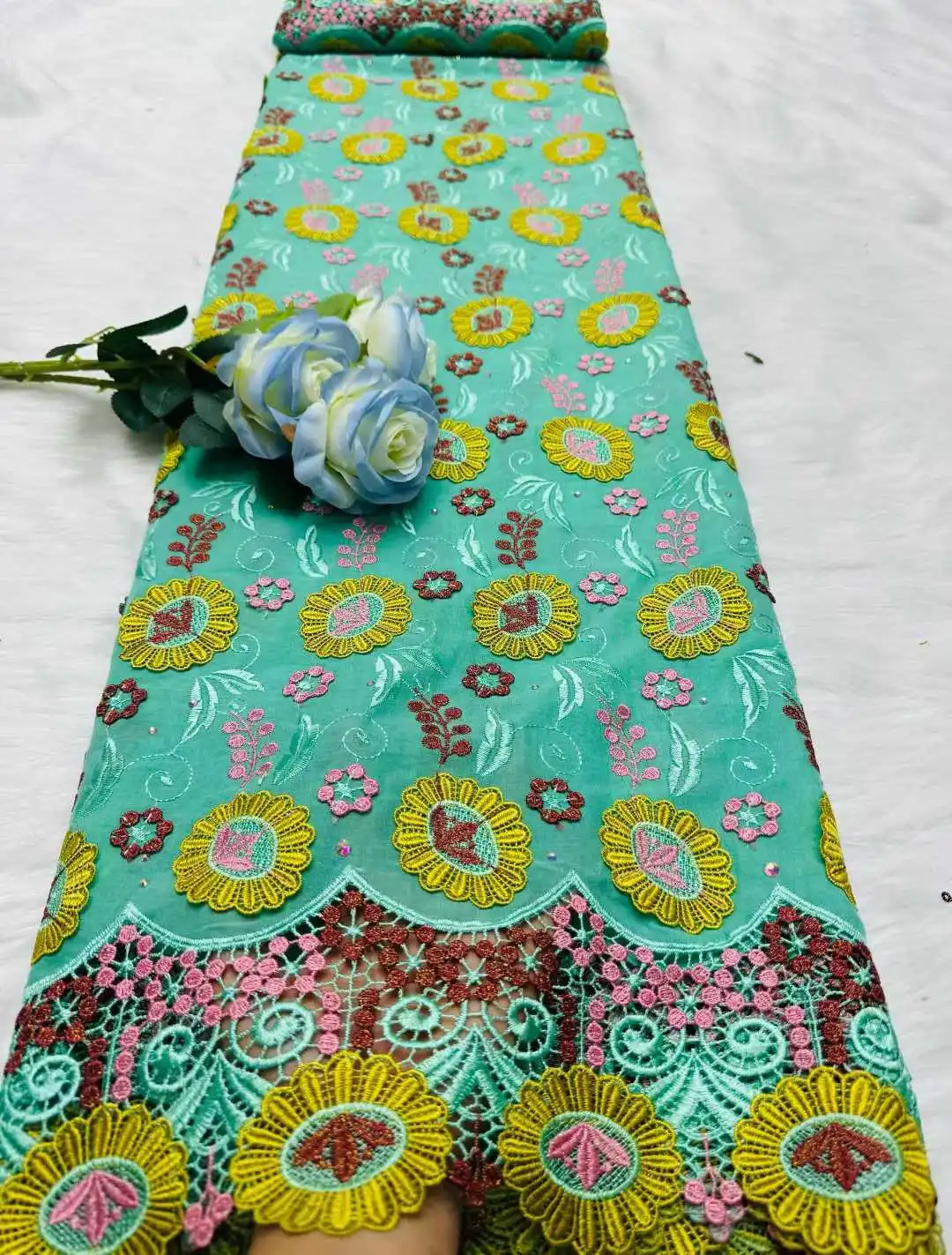 African Cotton Lace Fabric 2026 High Quality Embroidered Applique Flower Nigerian Swiss Voile for Party Dresses French Materials
African Cotton Lace Fabric 2026 High Quality Embroidered Applique Flower Nigerian Swiss Voile for Party Dresses French Materials