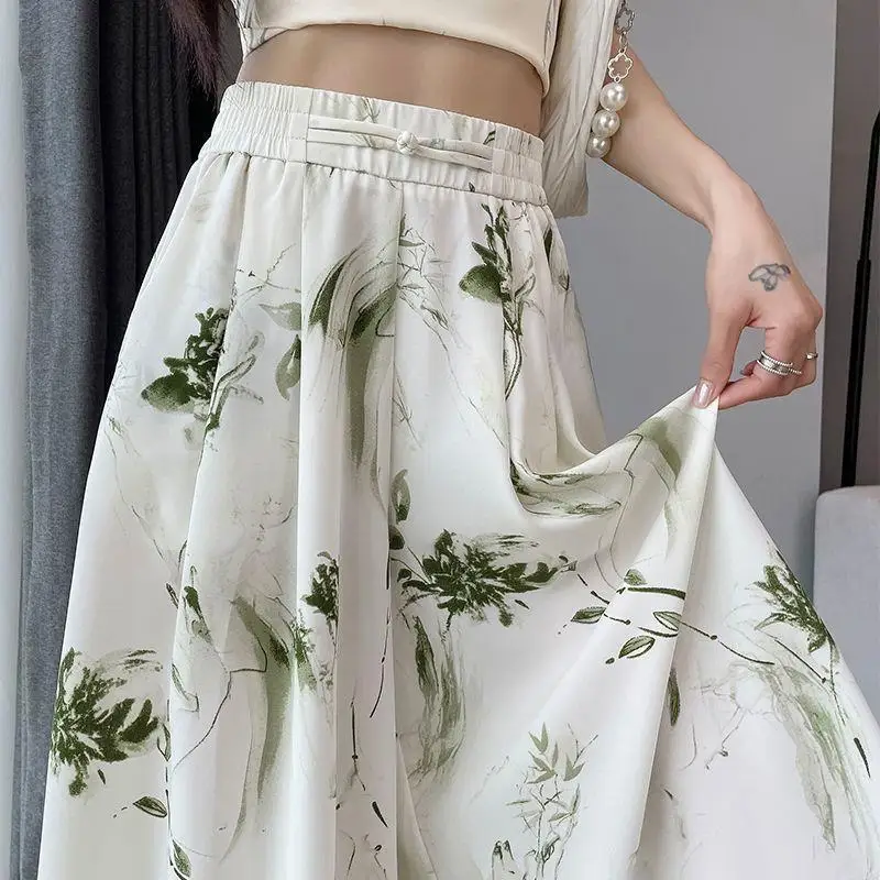 New Chinese ink painting printed ice silk casual wide-leg women's new summer fashion thin casual loose printed culottes.
New Chinese ink painting printed ice silk casual wide-leg women's new summer fashion thin casual loose printed culottes.