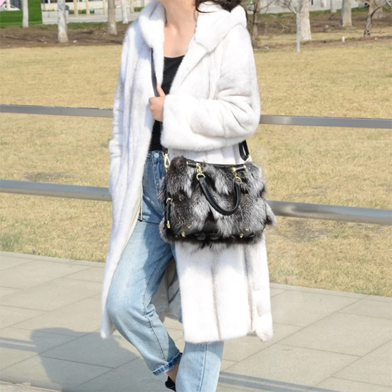 Soft Fox Fur Handbags Evening Bags Women Fox Fur Dinner Party Clutch Plush Crossbody Winter Luxury Designer Handbag High End Bag
Soft Fox Fur Handbags Evening Bags Women Fox Fur Dinner Party Clutch Plush Crossbody Winter Luxury Designer Handbag High End Bag