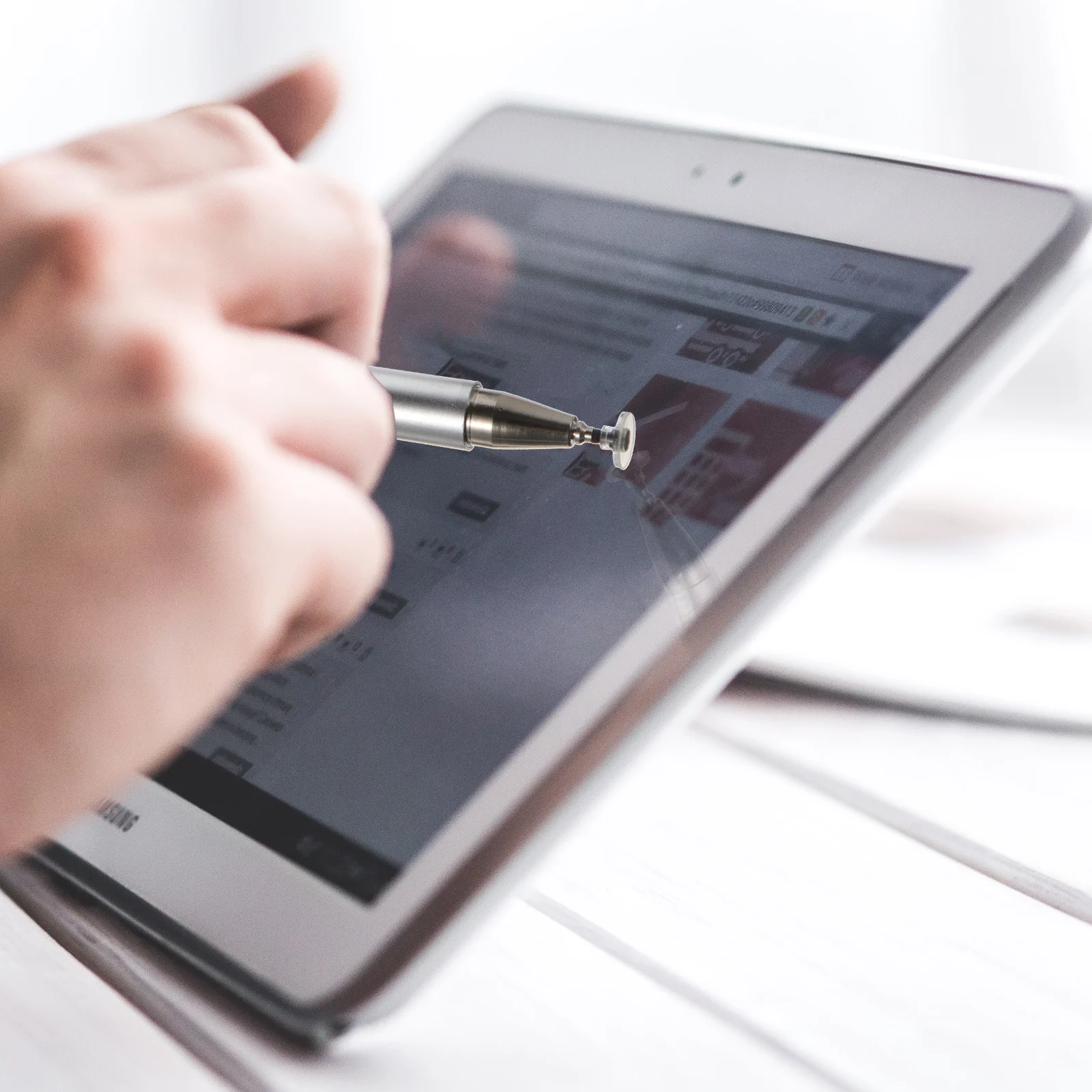 Magnetic Capacitive 2-In-1 Disc Touch Screen Silver Aluminum Alloy Durable Small Compact Writing Drawing Tool For Handwriting
Magnetic Capacitive 2-In-1 Disc Touch Screen Silver Aluminum Alloy Durable Small Compact Writing Drawing Tool For Handwriting