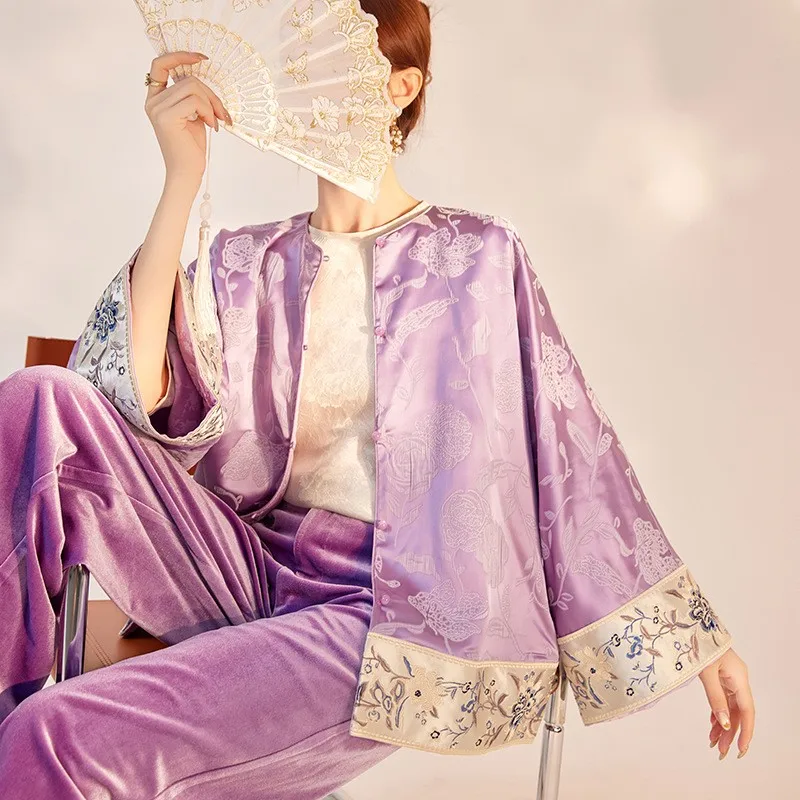 New Chinese purple embroidered rayon silk tray temperament national style old money wind coat woman
New Chinese purple embroidered rayon silk tray temperament national style old money wind coat woman