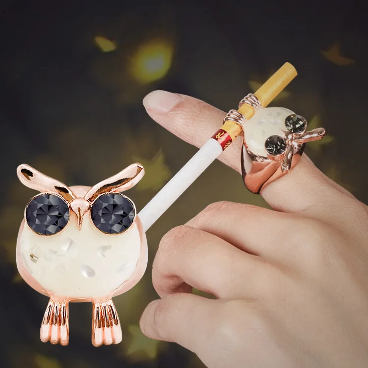 Cigarette Holder Ring Smoker Holder Owl Hand Finger Ring Smoker Clip Ring Keep Your Fingers Away from The Smoke for Women
Cigarette Holder Ring Smoker Holder Owl Hand Finger Ring Smoker Clip Ring Keep Your Fingers Away from The Smoke for Women